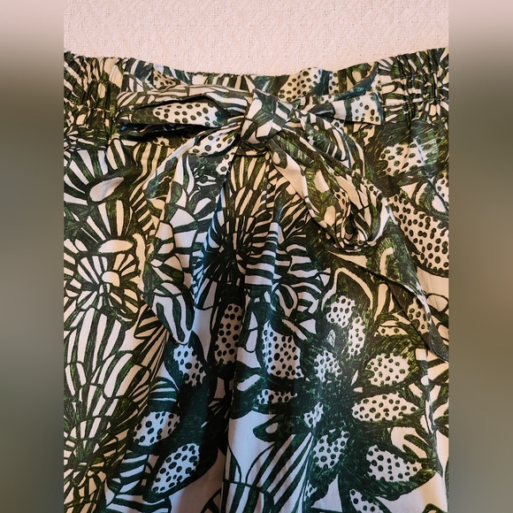 H&M A-Line Green/White Patterned Skirt. Women's Size 6 💚🤍 - Picture 3 of 10